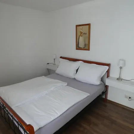 Vollmobliertes 2-zimmer Am Rhein Mit Grossem Balkon. Rheinblick *