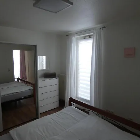 Vollmobliertes 2-zimmer Am Rhein Mit Grossem Balkon. Rheinblick