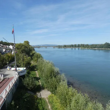 Vollmobliertes 2-zimmer Am Rhein Mit Grossem Balkon. Rheinblick Apartment Mainz